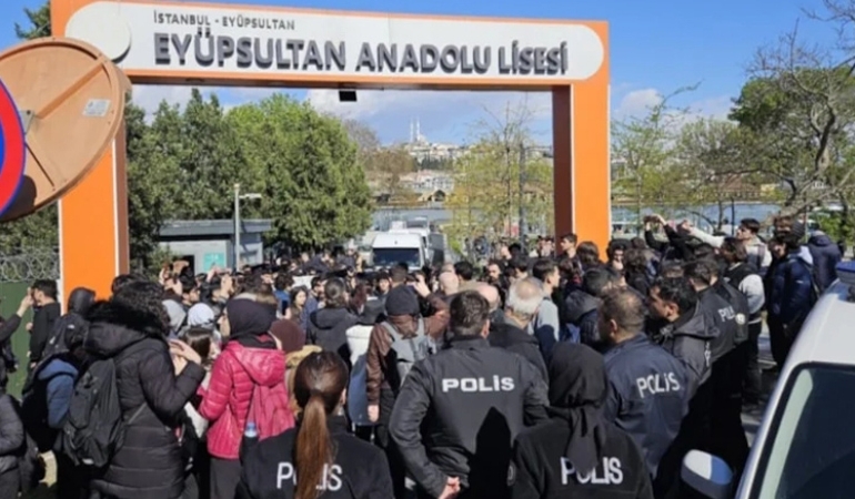 Okul müdüründen eylemlere engel: Öğrencilere 5 gün izin, öğretmene uzaklaştırma…