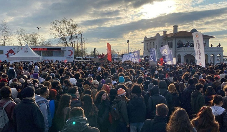 Kadıköy’de öğrenciler ve aileler tutuklu gençler için buluştu