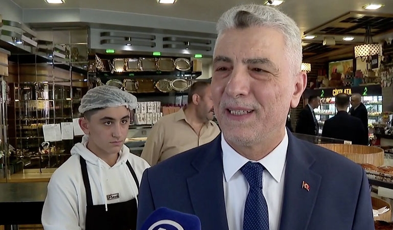 Ticaret Bakanı çarşıda gezerek vatandaşa seslendi: ‘Alışveriş yapsınlar… Rakamları şöyle patlatsınlar’