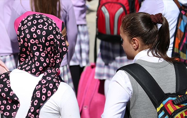 KKTC’de liselerde başörtüsü kararı