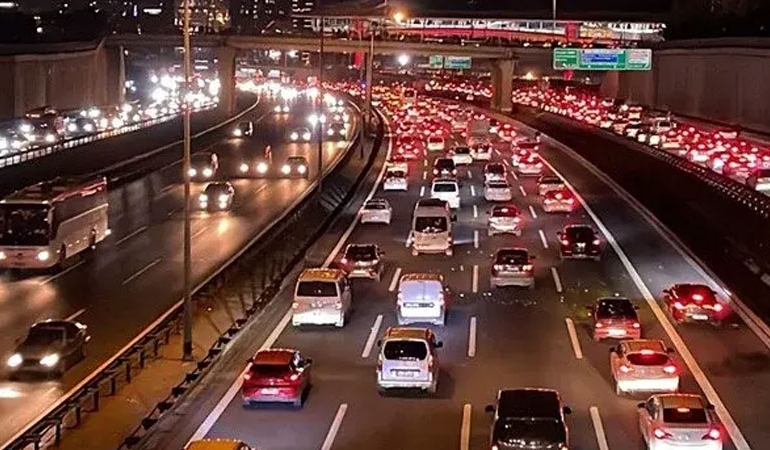 İstanbullular depremin ardından Anadolu illerine gitmeye başladı