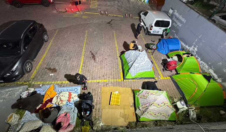 İstanbul’da ‘deprem’ endişesi: Yurttaşlar geceyi dışarda geçirdi