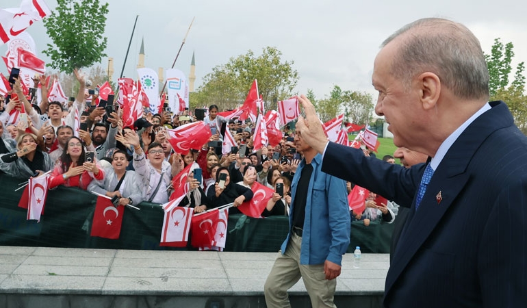 AKP, KKTC’deki törene Türkiye’den taşıma yapmış