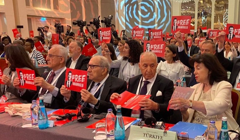 DEM Parti ‘Free İmamoğlu’ dövizini kaldırmadı: Hatimoğulları ve Temelli’den açıklama