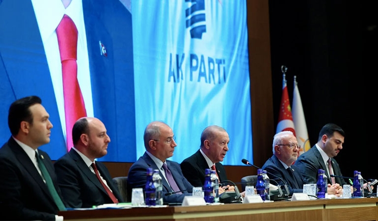 Erdoğan, MKYK’da kızarak hangi AKP’liyi uyardı?