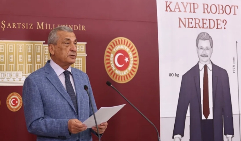 Parası ödendi ama ortada yok! CHP’li Öztürkmen sordu: Melih Gökçek robotu nerede?