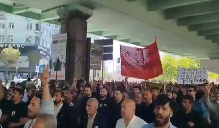 İstanbul’da teröristbaşı Öcalan lehine slogan!