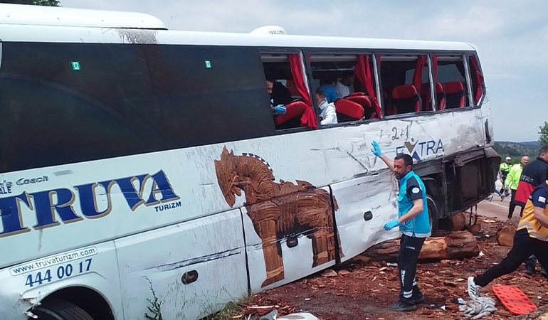 Çanakkale’de korkunç kaza: Çok sayıda can kaybı var!
