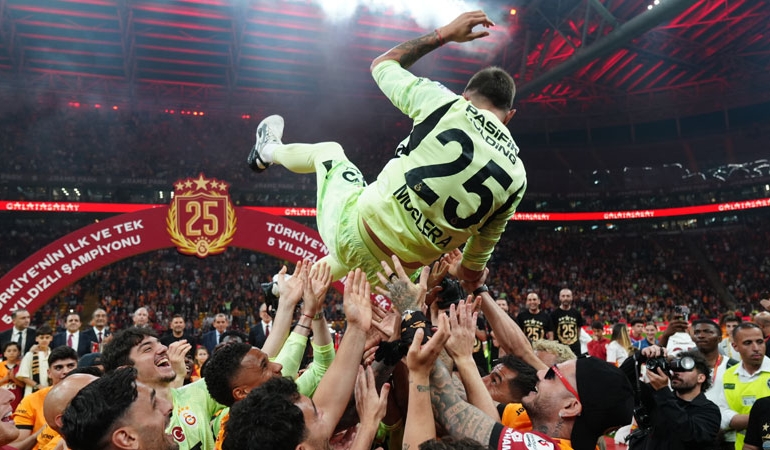 Galatasaray şampiyonluğunu kutladı: Muslera’ya veda
