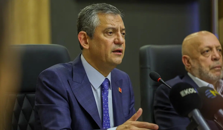 Özgür Özel’den HAK-İŞ’e ‘asgari ücret’ ziyareti… Erdoğan’a vaatlerini hatırlattı