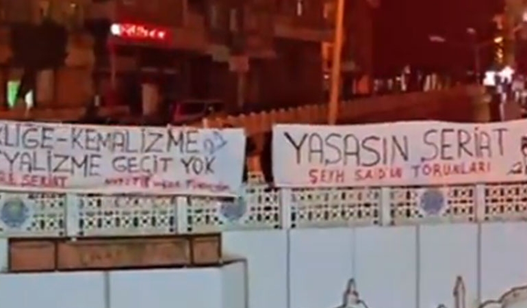 Diyarbakır’da gerici propaganda: Kemalizm’e saldırıp ‘yaşasın şeriat’ pankartı açtılar