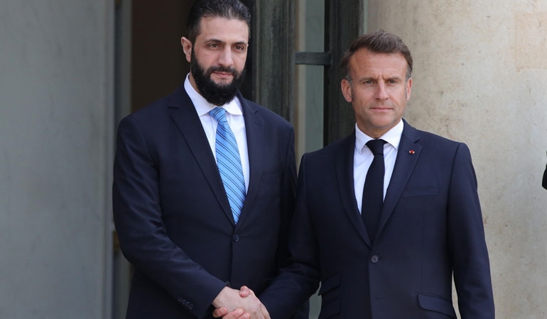 sara-macron