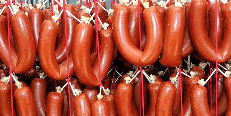Bakanlık ‘sağlığa zararlı’ diye duyurdu: 4 sucuk markası marketlerden toplatılacak