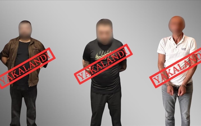 Kırmızı bültenle aranan 3 kişi Türkiye’ye getirildi