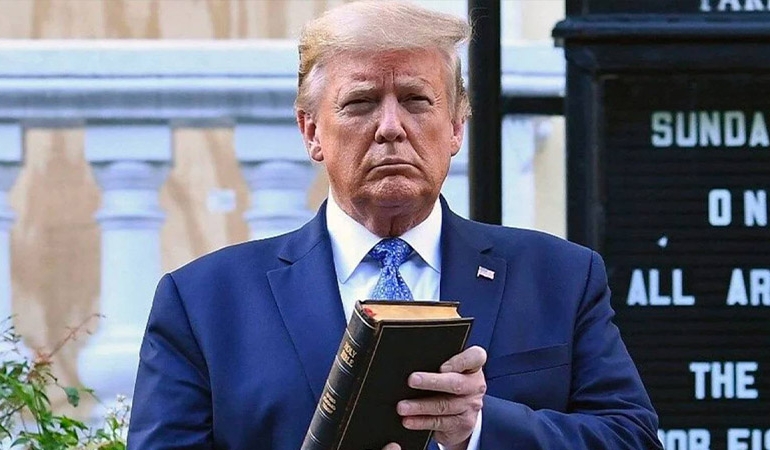 Trump: Ülkemize dini geri getiriyoruz
