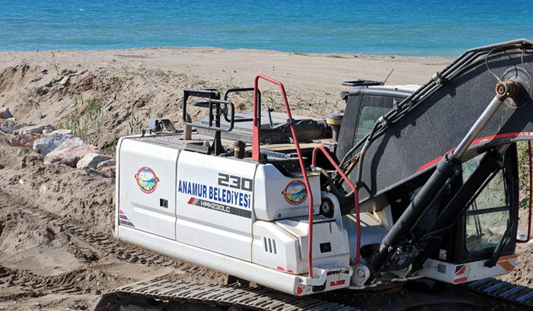 Anamur’da yuvalama kumsalına beton!