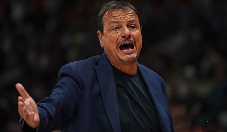 Yunan taraftarlardan Ergin Ataman’a ırkçı saldırı: ‘Kimse benim ülkeme küfür edemez!’