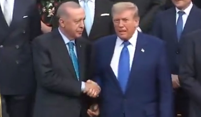Erdoğan ile Trump’tan NATO zirvesi öncesi samimi anlar