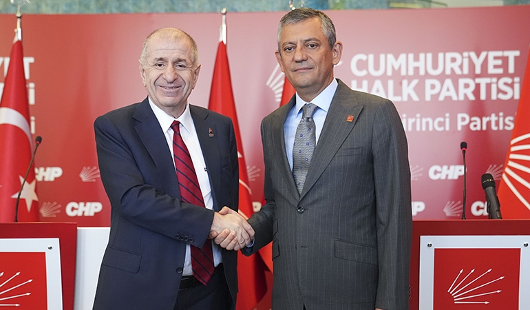 Ümit Özdağ’dan CHP’ye ziyaret… Özgür Özel: Bir utanç son buldu