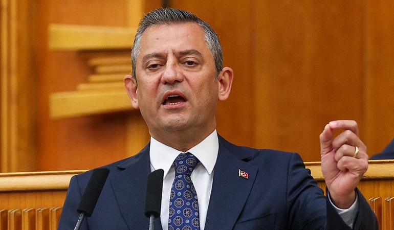 Özgür Özel’den Aziz İhsan Aktaş iddianamesi hakkında dikkat çeken çıkış… ‘Hollanda’ya merakın ne olduğunu biliyorum, göstereceğim’