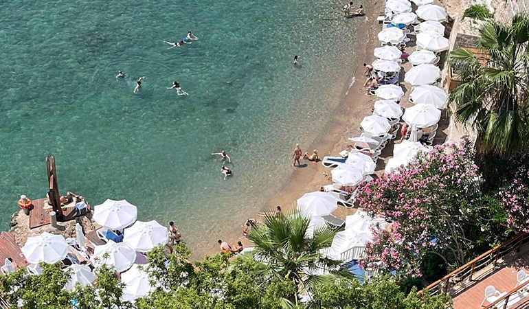 1000 TL’lik giriş ücreti tepki çekmişti… Antalya Valiliği’nden plaj açıklaması: ‘Firmayla görüştük, 500’e düşürülecek!’