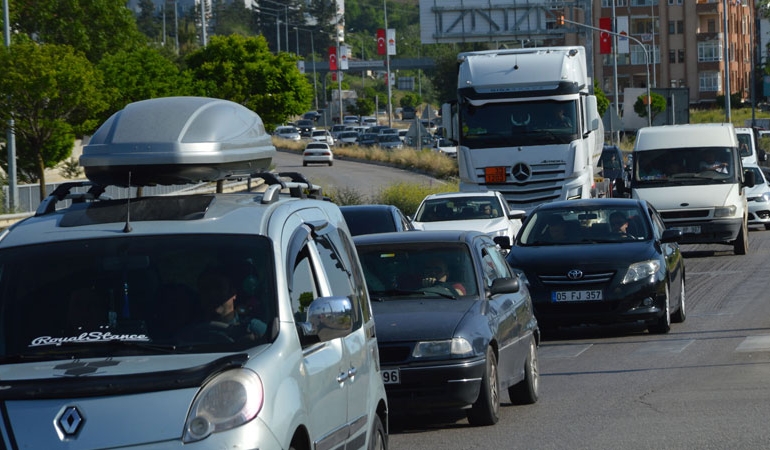 Bayram tatili başladı: Yollarda yoğunluk