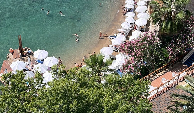 Antalya Valiliği’ne devredilen plajda 1000 TL giriş ücreti şoku!