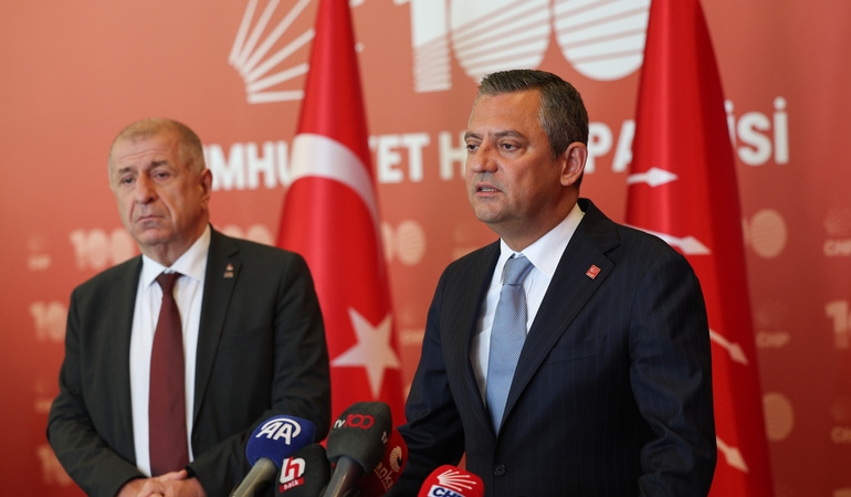 Ümit Özdağ’dan Özgür Özel’e ziyaret: ‘Bu çizgide desteğimizi sürdüreceğiz’