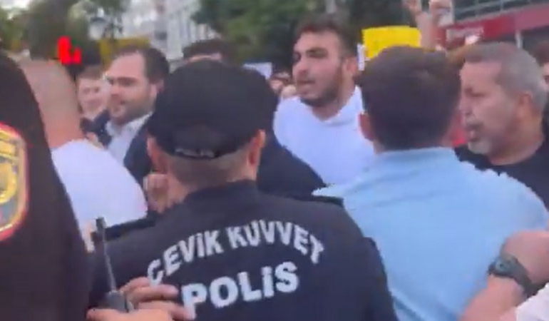 Ankara’da CHP Gençlik Kolları’nın yürüyüşüne polis müdahalesi