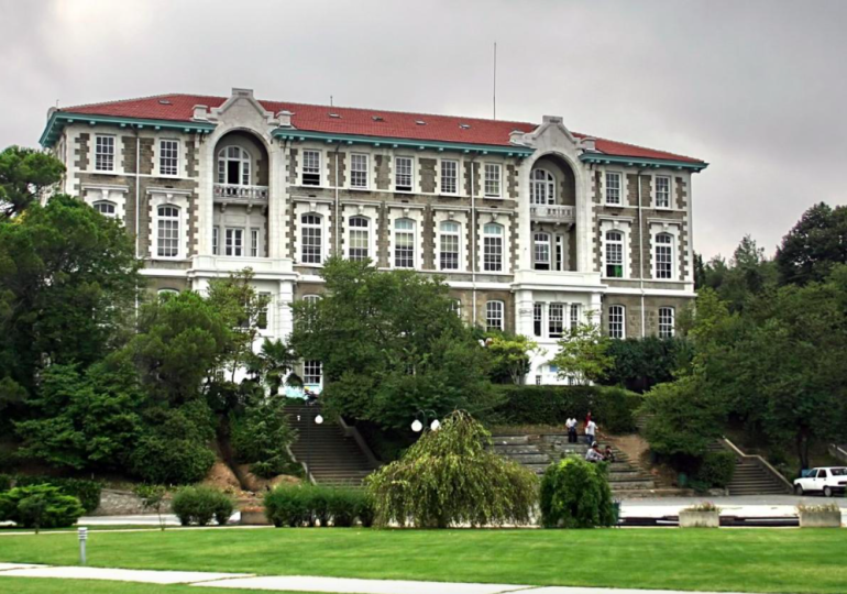 Boğaziçi Üniversitesi’nde iki fakülte kapatıldı