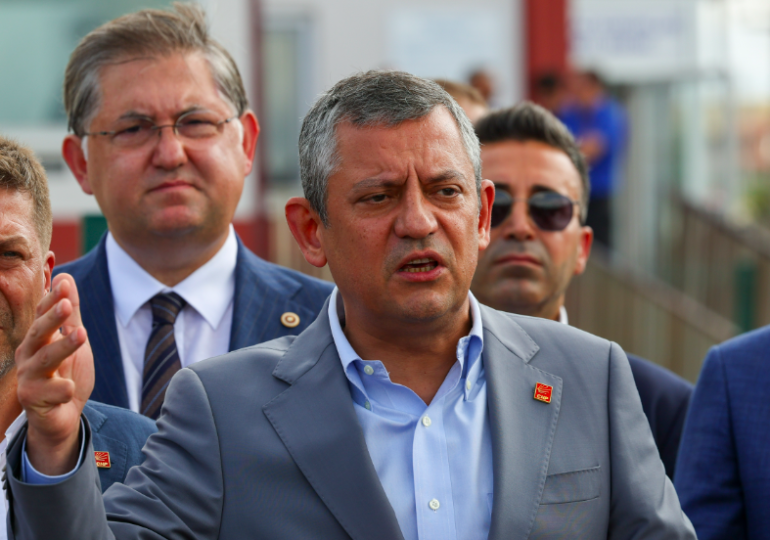 AKP’nin ‘komisyon basına kapalı olacak’ açıklamasına Özgür Özel’den yanıt