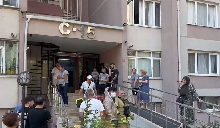 İstanbul’da kimyasal madde paniği: 15 katlı bina tahliye edildi, 5 kişi hastaneye kaldırıldı!