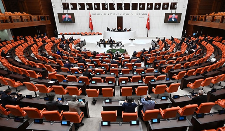 İklim yasası Meclis’ten geçti: İşte tartışmalı tüm değişiklikler!
