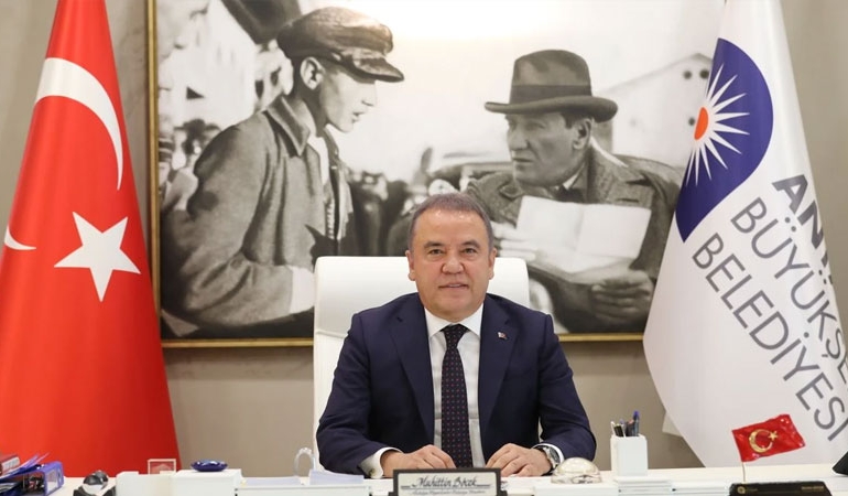 Tutuklu Antalya Büyükşehir Belediye Muhittin Böcek görevden uzaklaştırıldı