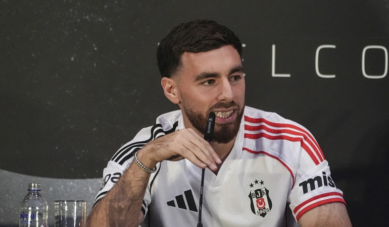 Beşiktaş taraftarından Orkun Kökçü’nün imza töreninde Öcalan aleyhine slogan