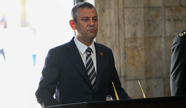 Özgür Özel’den Anıtkabir’de Lozan mesajı