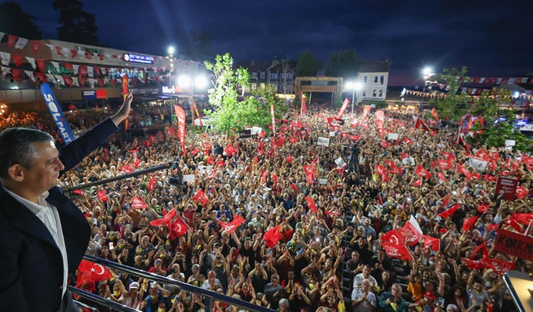 Özel’den ‘komisyon’ mesajı: ‘CHP’ye güvenin, cumhuriyetin kolonlarına çivi çaktırırsak şerefsiziz’