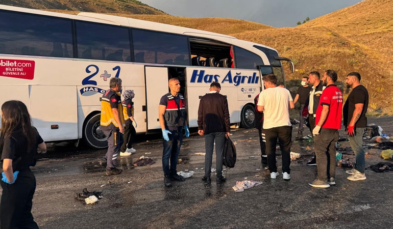 Sivas’ta otobüs kazası: Çok sayıda ölü ve yaralı var!