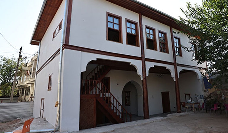 AKP’li yöneticinin konağının restorasyon parası CHP’li belediyeden!