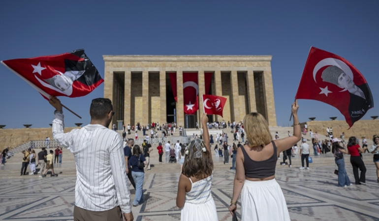 Türk milleti, Büyük Zafer’in yıl dönümünde Ata’sına koştu