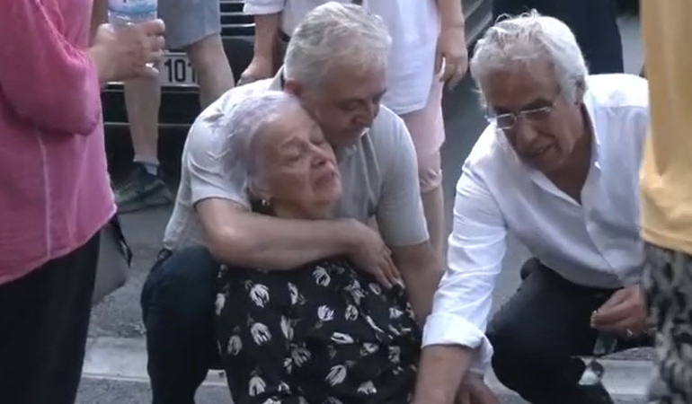 Murat Çalık’ın annesi, oğlunun cezaevine sevkinde fenalaştı