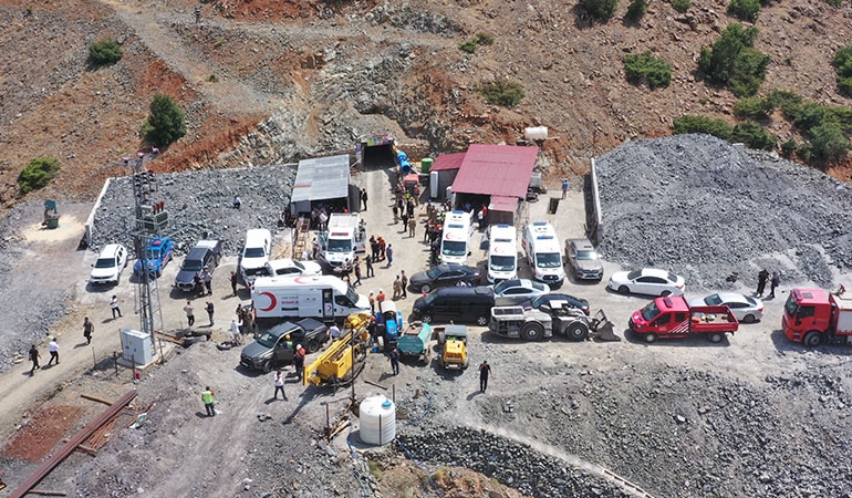 Elazığ’da göçük altında kalan işçi hayatını kaybetti