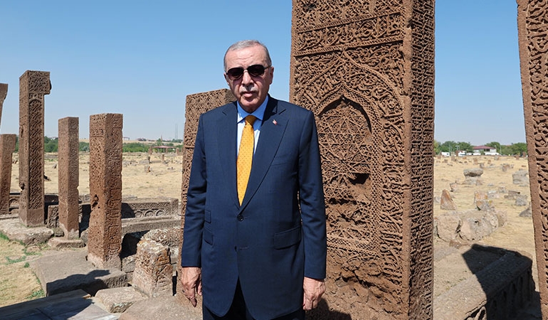 Erdoğan’ın Malazgirt programı: Memurların katılımı zorunlu, öğrencilere ‘300 TL harçlık’ iddiası