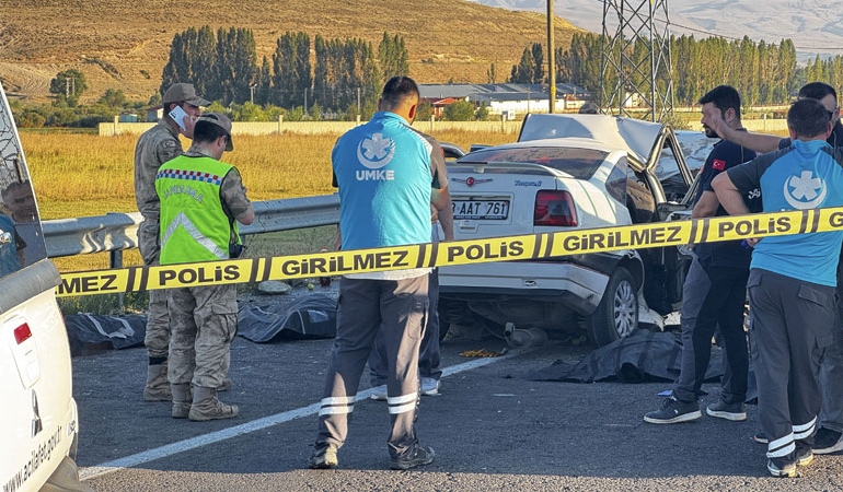 Erzurum’da iki araç çarpıştı: 4 ölü