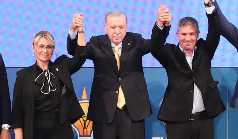 AKP’li Altınova Belediye Başkanı Fazlaca, CHP’den istifa gerekçesini açıkladı