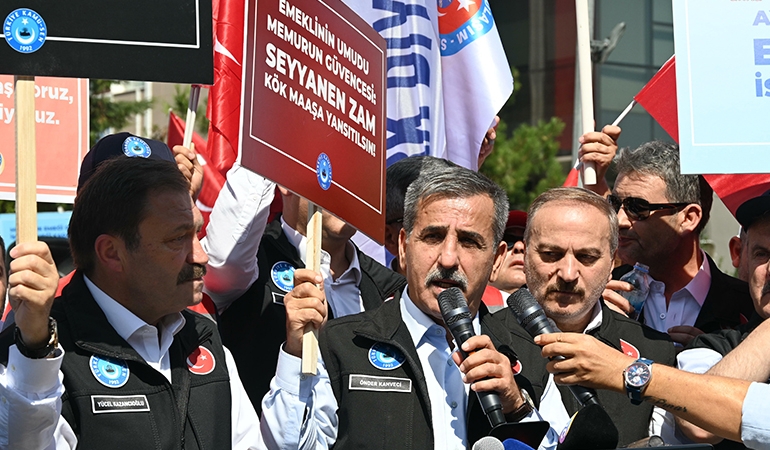 Memurlar iş bıraktı… ‘Masa başı değil, alın terimizin karşılığı olan rakam gerekiyor’