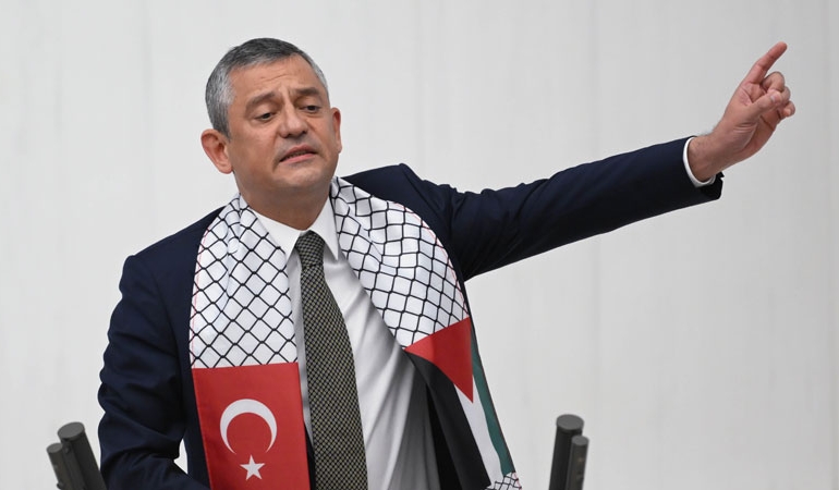 Özgür Özel’den Hakan Fidan’ın yüzüne ‘TikTok’ tepkisi