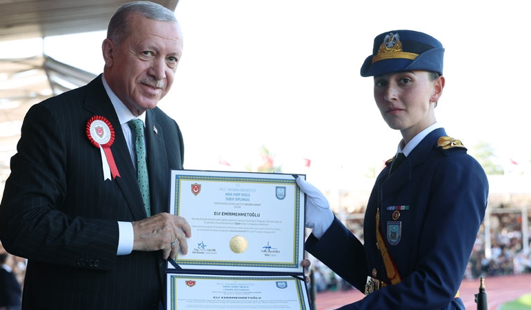 Hava Harp Okulu’nun birincisi bu yıl da kadın teğmen oldu