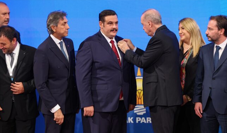 Erdoğan’dan AKP’ye geçen başkana: ‘Kilo vermen lazım’
