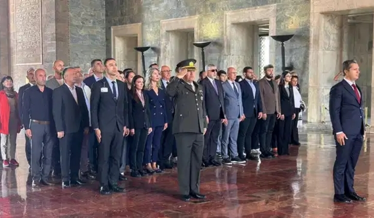 CHP’den kurultay öncesi Anıtkabir ziyareti